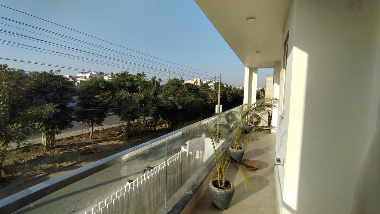 Saltstayz Sector 52 - Ardee City Mall คูร์เคาน์ ภายนอก รูปภาพ
